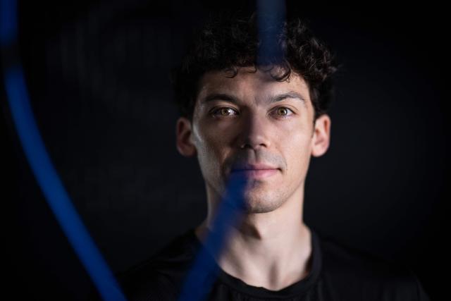 French squash player Victor Crouin poses during a photo session in Paris on April 16, 2026. (Photo by JULIEN DE ROSA / AFP)