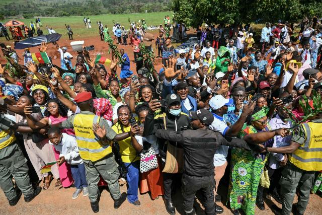 Supporters of Pope Leo XIV gather next to the road ahead of the Holy Mass at Bamenda Airport in Bamenda, on the fourth day of an 11-day apostolic journey to Africa, on April 16, 2026. (Photo by Alberto PIZZOLI / AFP)