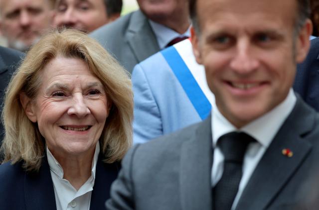 France's Culture Minister Catherine Pegard (L) stands next to France's President Emmanuel Macron (R) during a visit to the International City of French Language (Cite Internationale de la Langue Francaise) to promote 'disconnecting' and 'reading' as alternatives to screens as part of his fight to ban social networks for the youngest in the castle of Villers-Cotterets, northern France on April 16, 2026. In response to the explosion in screen time among 6- to 17-year-olds and the impact of algorithms on our children, Emmanuel Macron has pledged to ban social media for those under 15. (Photo by Ludovic MARIN / POOL / AFP)