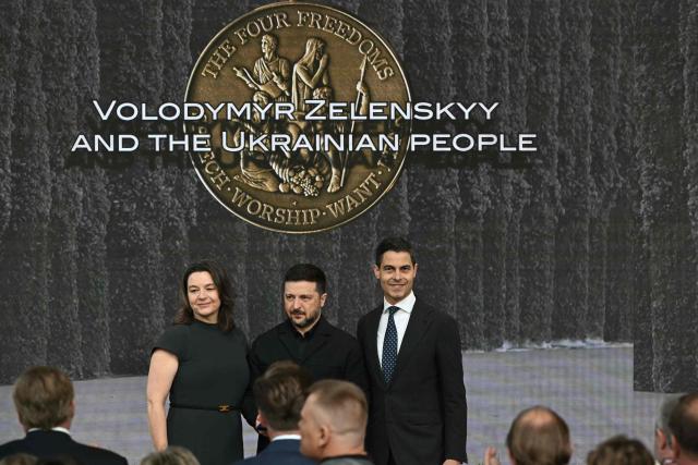 Ukraine's President Volodymyr Zelensky (C), next to Dutch Prime Minister Rob Jetten (R),  receives the International Four Freedoms Award during the Roosevelt Foundation's International Four Freedoms Awards ceremony in Middelburg on April 16, 2026. (Photo by NICOLAS TUCAT / AFP)
