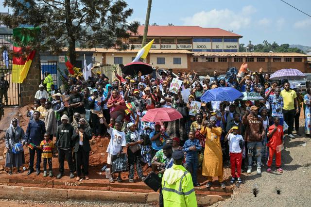 Supporters of Pope Leo XIV wait outside for his arrival at Saint Joseph's Cathedral in Bamenda, on the fourth day of an 11-day apostolic journey to Africa, on April 16, 2026. (Photo by Alberto PIZZOLI / AFP)
