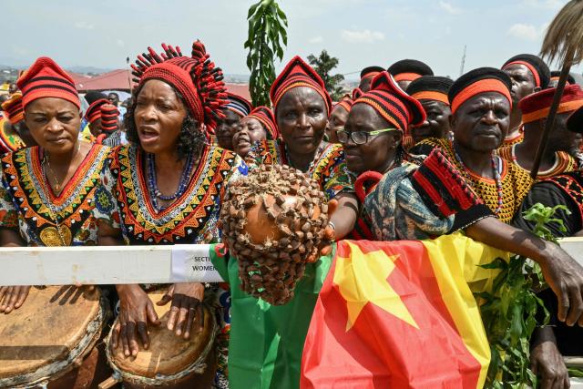 Supporters of Pope Leo XIV cheer as they wait for his arrival at Saint Joseph's Cathedral in Bamenda, on the fourth day of an 11-day apostolic journey to Africa, on April 16, 2026. (Photo by Alberto PIZZOLI / AFP)