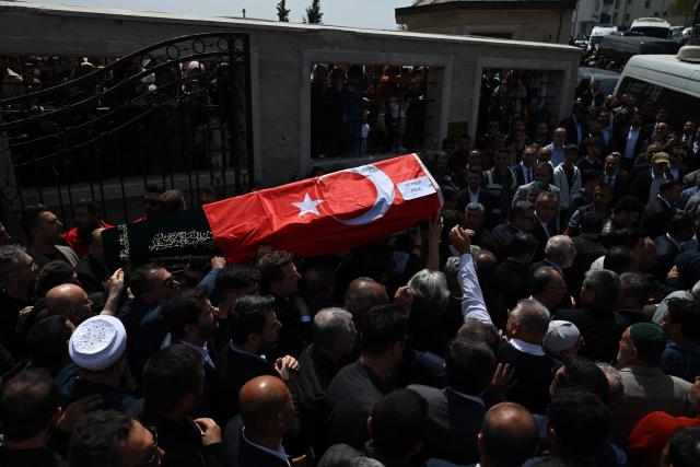 Family members and mourners carry the coffin of 10-year-ole Zeynep K?l?ç as they attend the funerals for nine victims killed in a school shooting by a 14-year-old, an attack that has sent shockwaves across the country, with authorities saying the suspect had referenced a US mass killer in a WhatsApp profile image, at the Abdulhamid Han Mosque in the southern province of Kahramanmaras on April 16, 2026. The funerals take place for eight children aged 10 and 11 and a 55-year-old teacher. (Photo by YASIN AKGUL / AFP)