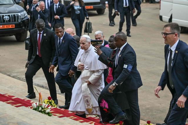 Pope Leo XIV (C) arrives at Saint Joseph's Cathedral in Bamenda, on the fourth day of an 11-day apostolic journey to Africa, on April 16, 2026. (Photo by Alberto PIZZOLI / AFP)