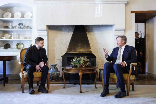 Dutch King Willem-Alexander (R) speaks with Ukrainian President Volodymyr Zelensky ahead of their meeting following the presentation of the Four Freedoms Awards at the Abbey in Middelburg on April 16, 2026. (Photo by Robin VAN LONKHUIJSEN / ANP / AFP) / Netherlands OUT