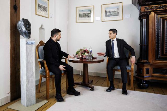 Prime Minister Rob Jetten (R) speaks with Ukrainian President Volodymyr Zelensky ahead of their meeting following the presentation of the Four Freedoms Awards at the Abbey in Middelburg on April 16, 2026. (Photo by Robin VAN LONKHUIJSEN / ANP / AFP) / Netherlands OUT