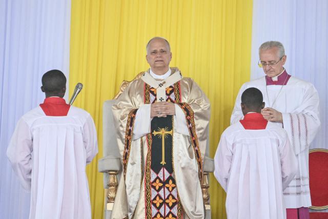 Pope Leo XIV (2nd L) leads the Holy Mass at Bamenda Airport in Bamenda, on the fourth day of an 11-day apostolic journey to Africa, on April 16, 2026. (Photo by Alberto PIZZOLI / AFP)