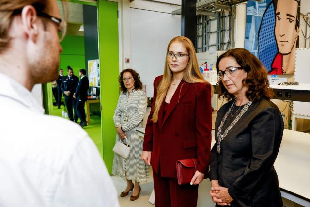 Princess Amalia of the Netherlands (C) visits with Amsterdam mayor Femke Halsema (R) the AMOLF Nanolabs, where research into solar energy and the development of a sustainable and high-tech solar industry are explained to her, in Amsterdam on April 16, 2026. The visit was part of a two-day official tour of Amsterdam during which the princess met residents and representatives from the science, sport, culture, housing and social sectors. (Photo by Edwin Smulders / ANP / AFP) / Netherlands OUT