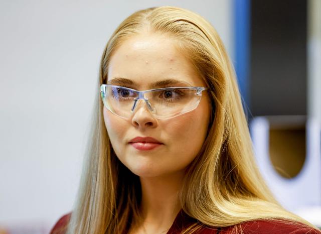 Princess Amalia of the Netherlands visits the AMOLF Nanolabs, where research into solar energy and the development of a sustainable and high-tech solar industry are explained to her, in Amsterdam on April 16, 2026. The visit was part of a two-day official tour of Amsterdam during which the princess met residents and representatives from the science, sport, culture, housing and social sectors. (Photo by Edwin SMULDERS / ANP / AFP) / Netherlands OUT