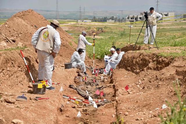 Forensic experts open a mass grave believed to contain the remains of dozens of people executed by the Islamic State (IS) group during its 2014 entry into the northern city of Mosul, when it captured the city from the Iraqi Army, in the Mushairifa area of Mosul on April 16, 2026.. Work began on April 16, to recover remains from a mass grave dating back to the period when the Islamic State was in control of the city of Mosul in northern Iraq, an official told Agence France-Presse. Ahmed al-Asadi, head of the teams excavating mass graves in Iraq, told AFP, “Today, our teams began the process of exhuming” remains from a mass grave located in the al-Haramat area west of Mosul in Nineveh province. (Photo by Zaid AL-OBEIDI / AFP)