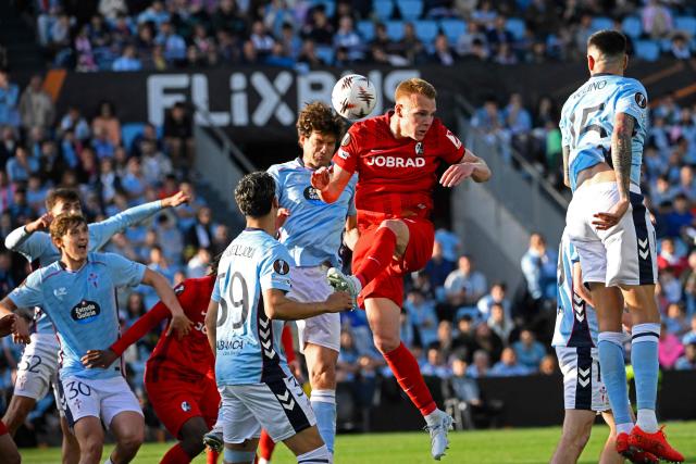 Freiburg's Austrian defender #03 Philipp Lienhart (2R) and Celta Vigo's Spanish defender #20 Marcos Alonso Mendoza vie for a header during the UEFA Europa League quarter final second leg football match between RC Celta de Vigo and SC Freiburg at Balaidos Stadium in Vigo on April 16, 2026. (Photo by Miguel RIOPA / AFP)