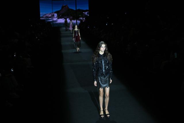 A model presents a creation by Patricia Vieira during the Rio Fashion Week at Pier Maua in Rio de Janeiro, Brazil, on April 16, 2026. (Photo by Mauro PIMENTEL / AFP)