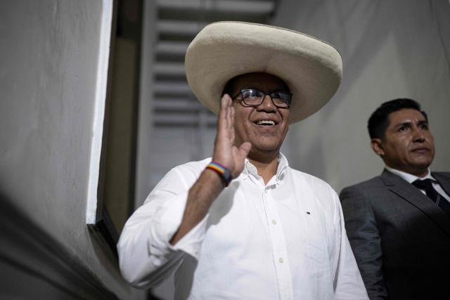 Peru's presidential candidate for the Juntos por el Peru party, Roberto Sanchez (L), waves as he arrives to deliver a press conference at his campaign office in Lima on April 16, 2026. On April 16, Peru's right-wing presidential hopeful Rafael Lopez Aliaga offered a $5,800 reward to any election official who produced proof of his claim that the April 12 election was fraudulent. (Photo by Ernesto BENAVIDES / AFP)