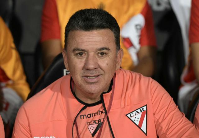 Always Ready's head coach Julio Cesar Baldivieso looks on ahead of the Copa Libertadores group stage football match between Argentina's Lanus and Bolivia's Always Ready at the Ciudad de Lanus stadium in Lanus, Buenos Aires province, Argentina, on April 16, 2026. (Photo by JUAN MABROMATA / AFP)