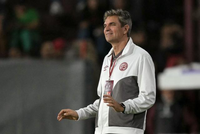 Lanus' head coach Mauricio Pellegrino gestures during the Copa Libertadores group stage football match between Argentina's Lanus and Bolivia's Always Ready at the Ciudad de Lanus stadium in Lanus, Buenos Aires province, Argentina, on April 16, 2026. (Photo by JUAN MABROMATA / AFP)