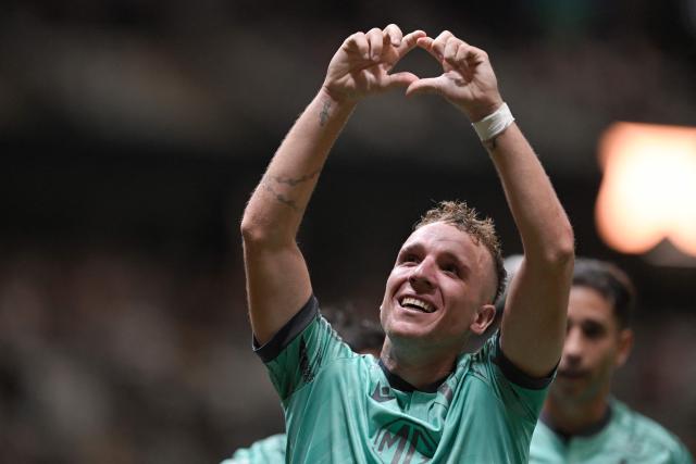 Juventud's midfielder #21 Facundo Perez celebrates after scoring his team's first goal during the Copa Sudamericana group stage football match between Brazil's Atletico Mineiro and Uruguay's Juventud at the Arena MRV stadium in Belo Horizonte, state of Minas Gerais, Brazil, on April 16, 2026. (Photo by DOUGLAS MAGNO / AFP)