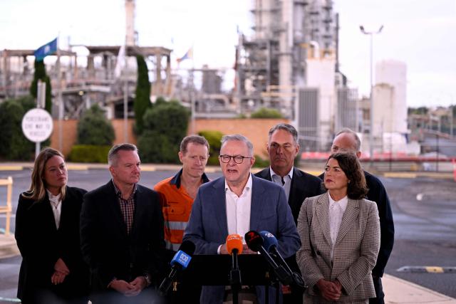 Australia's Prime Minister Anthony Albanese (C) speaks during a press conference after a visit to the Geelong Oil Refinery in Geelong on April 17, 2026. The visit comes a day after a fire ripped through the oil refinery but Australia's deputy Prime Minister Richard Marles said it would have a minimal impact on fuel supply. (Photo by William WEST / AFP)