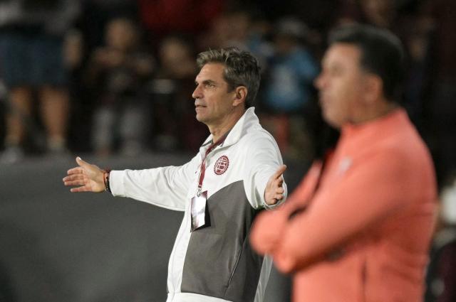 Lanus' head coach Mauricio Pellegrino gestures during the Copa Libertadores group stage football match between Argentina's Lanus and Bolivia's Always Ready at the Ciudad de Lanus stadium in Lanus, Buenos Aires province, Argentina, on April 16, 2026. (Photo by JUAN MABROMATA / AFP)