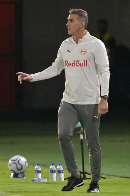 Red Bull Bragantino's coach Vagner Mancini gestures during the Copa Sudamericana group stage football match between Brazil's Red Bull Bragantino and Bolivia's Blooming at the Municipal Cicero de Souza Marques stadium in Braganca Paulista, state of Sao Paulo, Brazil, on April 16, 2026. (Photo by NELSON ALMEIDA / AFP)