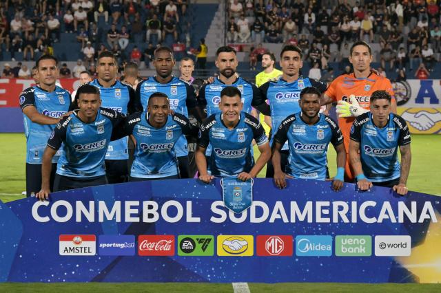 Players of Blooming pose for a picture ahead of the Copa Sudamericana group stage football match between Brazil's Red Bull Bragantino and Bolivia's Blooming at the Municipal Cicero de Souza Marques stadium in Braganca Paulista, state of Sao Paulo, Brazil, on April 16, 2026. (Photo by Nelson ALMEIDA / AFP)