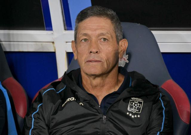 Blooming's head coach Mauricio Soria looks on ahead of the Copa Sudamericana group stage football match between Brazil's Red Bull Bragantino and Bolivia's Blooming at the Municipal Cicero de Souza Marques stadium in Braganca Paulista, state of Sao Paulo, Brazil, on April 16, 2026. (Photo by Nelson ALMEIDA / AFP)