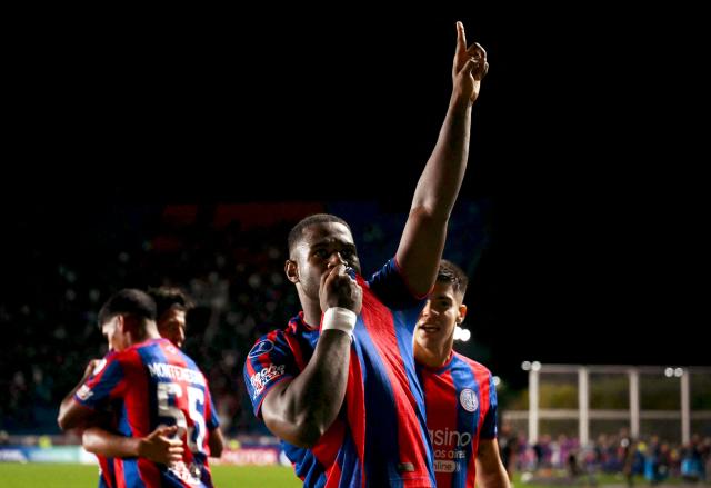 San Lorenzo's Colombian defender #04 Jhohan Romana celebrates scoring the opening goal during the Copa Sudamericana group stage football match between Argentina's San Lorenzo and Ecuador's Deportivo Cuenca at Pedro Bidegain stadium in Buenos Aires on April 16, 2026. (Photo by Luis ROBAYO / AFP)