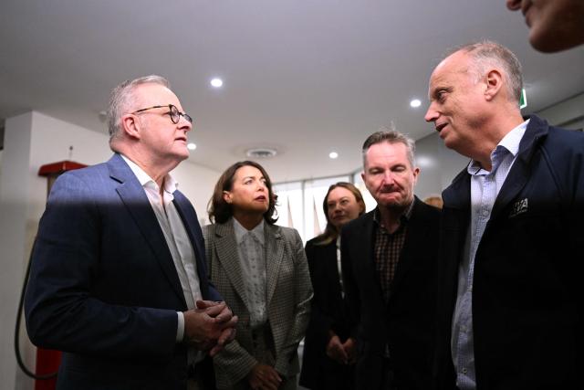 Australia's Prime Minister Anthony Albanese (L) speaks with Viva Energy CEO Scott Wyatt (R) during a visit to the Geelong Oil Refinery in Geelong on April 17, 2026. The visit comes a day after a fire ripped through the oil refinery but Australia's deputy Prime Minister Richard Marles said it would have a minimal impact on fuel supply. (Photo by William WEST / AFP)