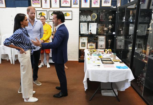 Britain's Prince Harry (2nd L), Duke of Sussex, and his wife Meghan, the Duchess of Sussex, speak with Elon Zizerb (R), Bondi beach terror attack survivor, during a meeting with volunteer first responders from Bondi Surf Bathers' Life Saving Club in Sydney on April 17, 2026. (Photo by Jonathan Brady / POOL / AFP)