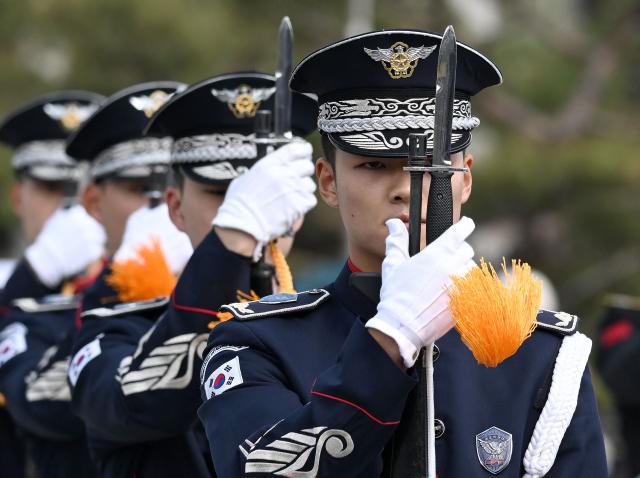South Korean military honour guards perform during a public event to show their acrobatic performance at the War Memorial of Korea in Seoul on April 17, 2026. (Photo by Jung Yeon-je / AFP)