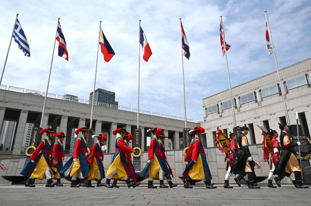 South Korean traditional honour guards move before a public event to show their acrobatic performance at the War Memorial of Korea in Seoul on April 17, 2026. (Photo by Jung Yeon-je / AFP)