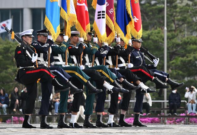 South Korean military honour guards perform during a public event to show their acrobatic performance at the War Memorial of Korea in Seoul on April 17, 2026. (Photo by Jung Yeon-je / AFP)