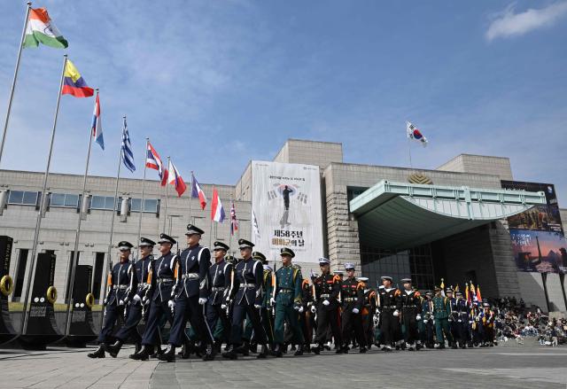 South Korean military honour guards march during a public event to show their acrobatic performance at the War Memorial of Korea in Seoul on April 17, 2026. (Photo by Jung Yeon-je / AFP)