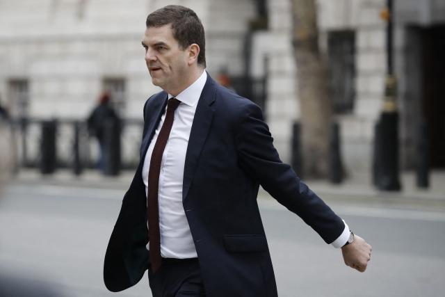 (FILES) Britain's chief Brexit negotiator Olly Robbins leaves the Cabinet Office on Whitehall in London on March 22, 2019. A top UK foreign ministry official will step down, local media reported late on April 16, 2026, as the government faces fresh pressure over its past appointment of an associate of Jeffrey Epstein as US ambassador. The UK Foreign Office's Permanent Under-Secretary Olly Robbins will leave his role after losing the confidence of Prime Minister Keir Starmer, media including the Press Association (PA) news agency and BBC reported. (Photo by Tolga AKMEN / AFP)