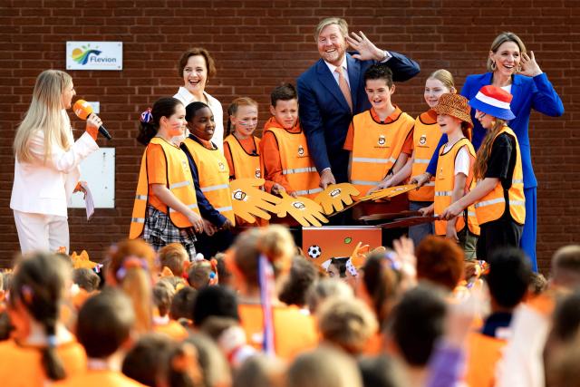 King Willem-Alexander (C) poses with children as he attends the national opening of the King's Games in Zeewolde on April 17, 2026. The King visited public primary school Panta Rhei and ICB Kaleidoscoop, where he attended various sports and games activities after the King's Breakfast. (Photo by Ramon van Flymen / ANP / AFP) / Netherlands OUT