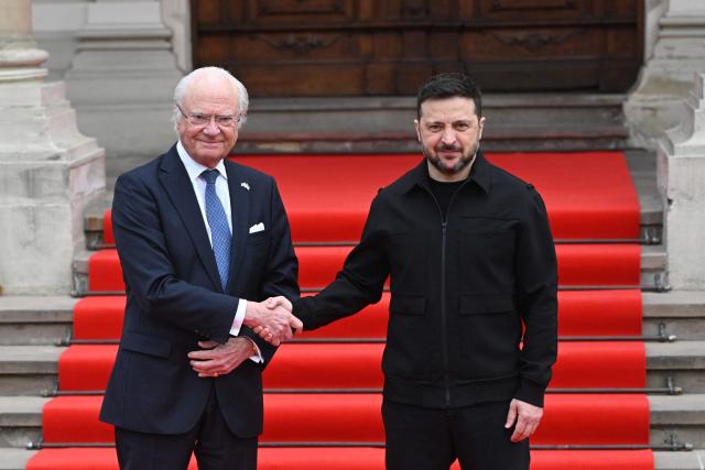 Ukraine's President Volodymyr Zelensky (R) greets Sweden's King Carl XVI Gustaf (L) prior to their talks in Lviv on April 17, 2026, amid the Russian invasion of Ukraine. (Photo by YURIY DYACHYSHYN / AFP)