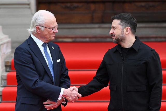 Ukraine's President Volodymyr Zelensky (R) greets Sweden's King Carl XVI Gustaf (L) prior to their talks in Lviv on April 17, 2026, amid the Russian invasion of Ukraine. (Photo by YURIY DYACHYSHYN / AFP)