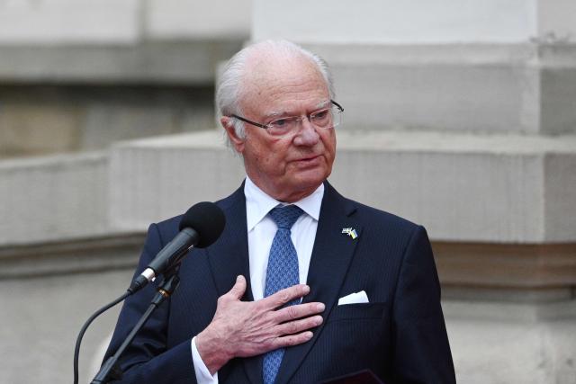 Sweden's King Carl XVI Gustaf addresses durig his meeting with Ukrainian president in Lviv on April 17, 2026, amid the Russian invasion of Ukraine. (Photo by YURIY DYACHYSHYN / AFP)