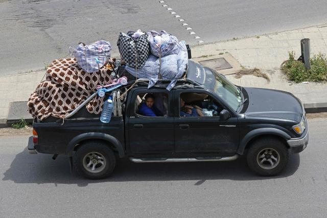 Displaced residents travel through a highway on the way back to their homes, in the southern Lebanese city of Sidon on April 17, 2026. Thousands of displaced Lebanese civilians took to the road on April 17, hoping that a 10-day ceasefire with Israel would allow them to return to their homes in southern Beirut and the country's war-torn south. (Photo by MAHMOUD ZAYYAT / AFP)