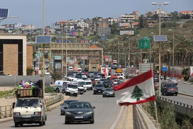 Displaced residents travel through a highway on the way back to their homes, in the southern Lebanese city of Sidon on April 17, 2026. Thousands of displaced Lebanese civilians took to the road on April 17, hoping that a 10-day ceasefire with Israel would allow them to return to their homes in southern Beirut and the country's war-torn south. (Photo by MAHMOUD ZAYYAT / AFP)