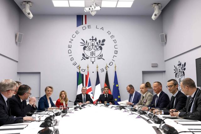 British Foreign Secretary Yvette Cooper (3rd L) Italian Prime Minister Giorgia Meloni (4th L), British Prime Minister Keir Starmer (C-L), French President Emmanuel Macron (C-R) and German Chancellor Friedrich Merz (6th R) attend an international summit on efforts to reopen the Strait of Hormuz at the Elysee Presidential Palace in Paris on April 17, 2026. French President Emmanuel Macron and UK Prime Minister Keir Starmer chair a meeting of allies to consider sending a multinational force to ensure security and free-flowing trade in the Strait of Hormuz once the current conflict between Iran and the US and Israel ends. Iran imposed the blockade on the critical shipping bottleneck as soon as the US and Israel launched the war against the Islamic republic on February 28, leading to a surge in global energy prices. Even with a shaky ceasefire in place, the US is now imposing its own blockade on Iranian ports. (Photo by Tom Nicholson / POOL / AFP)