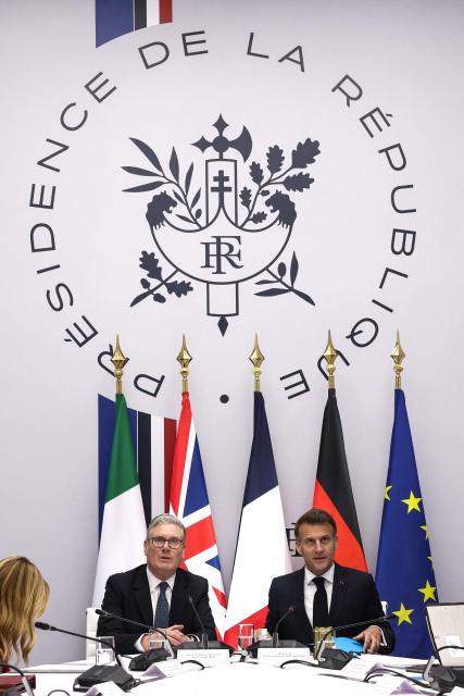Britain's Prime Minister Keir Starmer (L) and France's President Emmanuel Macron chair an international summit on efforts to reopen the Strait of Hormuz at the Elysee Presidential Palace in Paris on April 17, 2026. French President Emmanuel Macron and UK Prime Minister Keir Starmer chair a meeting of allies to consider sending a multinational force to ensure security and free-flowing trade in the Strait of Hormuz once the current conflict between Iran and the US and Israel ends. Iran imposed the blockade on the critical shipping bottleneck as soon as the US and Israel launched the war against the Islamic republic on February 28, leading to a surge in global energy prices. Even with a shaky ceasefire in place, the US is now imposing its own blockade on Iranian ports. (Photo by Tom Nicholson / POOL / AFP)