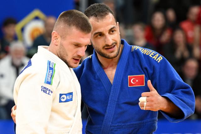 Kosovo's Akil Gjakova (white) and Turkey's Bilal Ciloglu compete in the men's under 73 kg category bronze medal bout at the Judo European Senior Championships 2026 in Tbilisi on April 17, 2026. (Photo by Vano SHLAMOV / AFP)