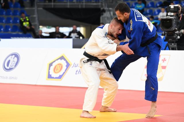 Kosovo's Akil Gjakova (white) and Turkey's Bilal Ciloglu compete in the men's under 73 kg category bronze medal bout at the Judo European Senior Championships 2026 in Tbilisi on April 17, 2026. (Photo by Vano SHLAMOV / AFP)