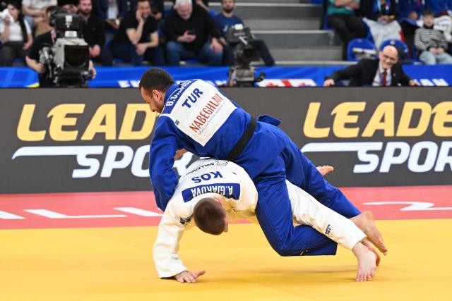 Kosovo's Akil Gjakova (white) and Turkey's Bilal Ciloglu compete in the men's under 73 kg category bronze medal bout at the Judo European Senior Championships 2026 in Tbilisi on April 17, 2026. (Photo by Vano SHLAMOV / AFP)