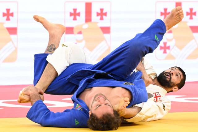 Georgia's Lasha Shavdatuashvili (white) and Azerbaijan's Hidayat Heydarov compete in the men's under 73 kg category gold medal bout at the Judo European Senior Championships 2026 in Tbilisi on April 17, 2026. (Photo by Vano SHLAMOV / AFP)
