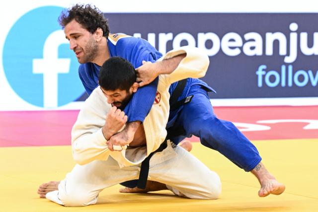 Georgia's Lasha Shavdatuashvili (white) and Azerbaijan's Hidayat Heydarov compete in the men's under 73 kg category gold medal bout at the Judo European Senior Championships 2026 in Tbilisi on April 17, 2026. (Photo by Vano SHLAMOV / AFP)