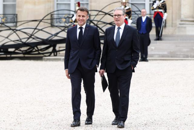 France's President Emmanuel Macron (L) speaks with Britain's Prime Minister Keir Starmer (R) as he leaves the Elysee Presidential Palace in Paris on April 17, 2026 following an international summit on efforts to reopen the Strait of Hormuz. French President Emmanuel Macron and UK Prime Minister Keir Starmer chair a meeting of allies to consider sending a multinational force to ensure security and free-flowing trade in the Strait of Hormuz once the current conflict between Iran and the US and Israel ends. Iran imposed the blockade on the critical shipping bottleneck as soon as the US and Israel launched the war against the Islamic republic on February 28, leading to a surge in global energy prices. Even with a shaky ceasefire in place, the US is now imposing its own blockade on Iranian ports. (Photo by Tom Nicholson / POOL / AFP)