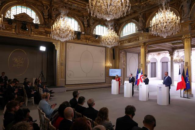 (From L) Italy's Prime Minister Giorgia Meloni, Britain's Prime Minister Keir Starmer, France's President Emmanuel Macron and Germany's Chancellor Friedrich Merz  speak during a joint press conference following an international summit on efforts to reopen the Strait of Hormuz at the Elysee Presidential Palace in Paris on April 17, 2026. French President Emmanuel Macron and UK Prime Minister Keir Starmer chair a meeting of allies to consider sending a multinational force to ensure security and free-flowing trade in the Strait of Hormuz once the current conflict between Iran and the US and Israel ends. Iran imposed the blockade on the critical shipping bottleneck as soon as the US and Israel launched the war against the Islamic republic on February 28, leading to a surge in global energy prices. Even with a shaky ceasefire in place, the US is now imposing its own blockade on Iranian ports. (Photo by Tom Nicholson / POOL / AFP)