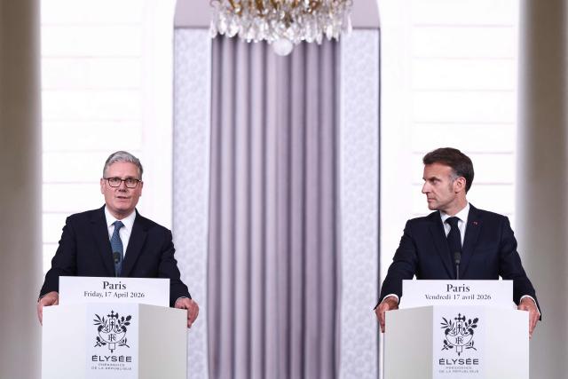 Britain's Prime Minister Keir Starmer (L) and  France's President Emmanuel Macron (R) speak during a press conference following an international summit on efforts to reopen the Strait of Hormuz at the Elysee Presidential Palace in Paris on April 17, 2026. French President Emmanuel Macron and UK Prime Minister Keir Starmer chair a meeting of allies to consider sending a multinational force to ensure security and free-flowing trade in the Strait of Hormuz once the current conflict between Iran and the US and Israel ends. Iran imposed the blockade on the critical shipping bottleneck as soon as the US and Israel launched the war against the Islamic republic on February 28, leading to a surge in global energy prices. Even with a shaky ceasefire in place, the US is now imposing its own blockade on Iranian ports. (Photo by Tom Nicholson / POOL / AFP)