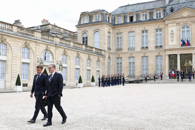 France's President Emmanuel Macron (L) speaks with Britain's Prime Minister Keir Starmer (R) as he leaves the Elysee Presidential Palace in Paris on April 17, 2026 following an international summit on efforts to reopen the Strait of Hormuz. French President Emmanuel Macron and UK Prime Minister Keir Starmer chair a meeting of allies to consider sending a multinational force to ensure security and free-flowing trade in the Strait of Hormuz once the current conflict between Iran and the US and Israel ends. Iran imposed the blockade on the critical shipping bottleneck as soon as the US and Israel launched the war against the Islamic republic on February 28, leading to a surge in global energy prices. Even with a shaky ceasefire in place, the US is now imposing its own blockade on Iranian ports. (Photo by Tom Nicholson / POOL / AFP)